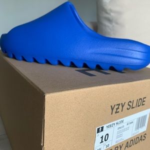 Yezzy slides brand new “ size 10